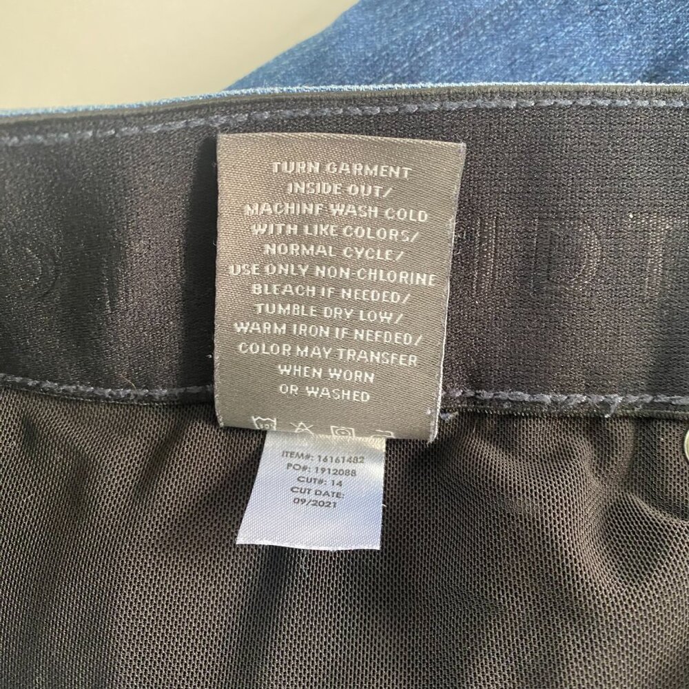 Torrid #feelthefit Bombshell Straight Premium Stretch Distressed Jeans, 28S #299 - Picture 9 of 10